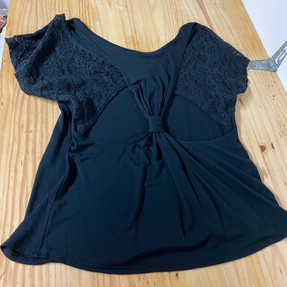 Sexy black cut out top, gather in the back. Lace short / cap sleeves. - Picture 7 of 7